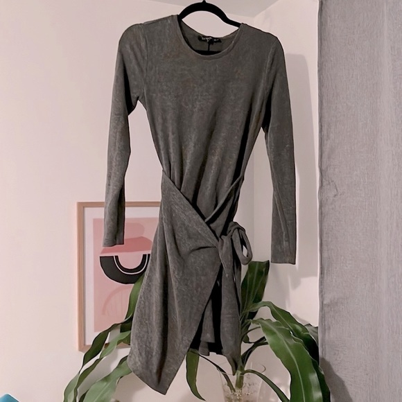 Dynamite Stretchy Body-Con Wrap Dress - Picture 2 of 4